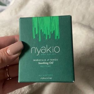 Nyakio maracuja & yangu soothing oil